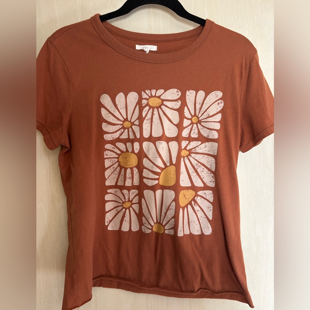FLOWER POWER! 🌸 RETRO 70’s INSPIRED TEE / T-SHIRT